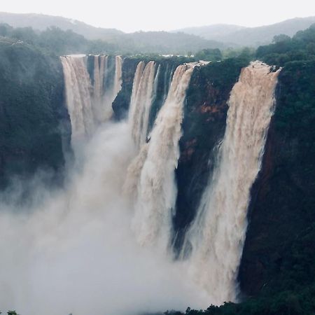 Mungaru Homestay, Talaguppa Sagar  Buitenkant foto
