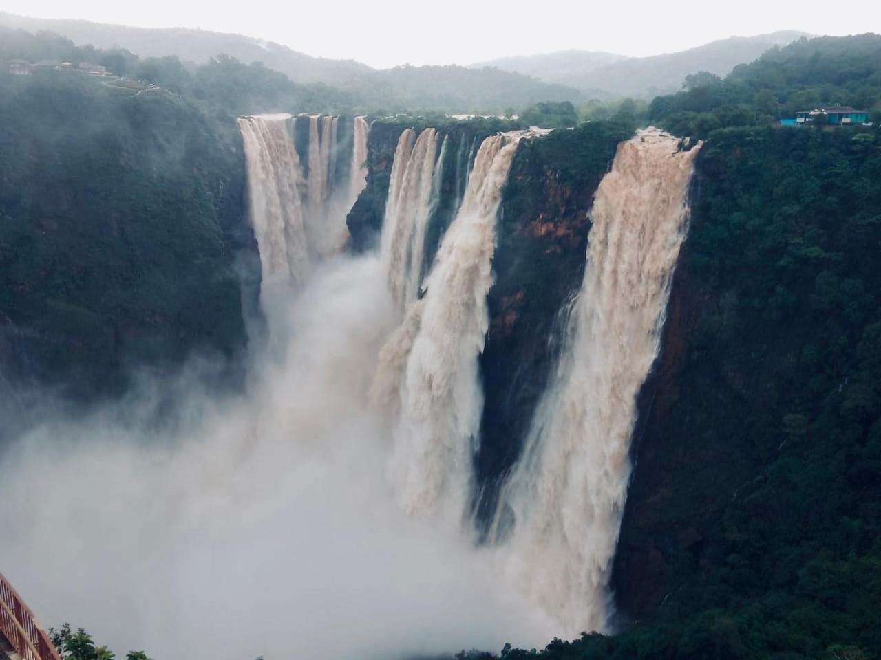 Mungaru Homestay, Talaguppa Sagar  Buitenkant foto