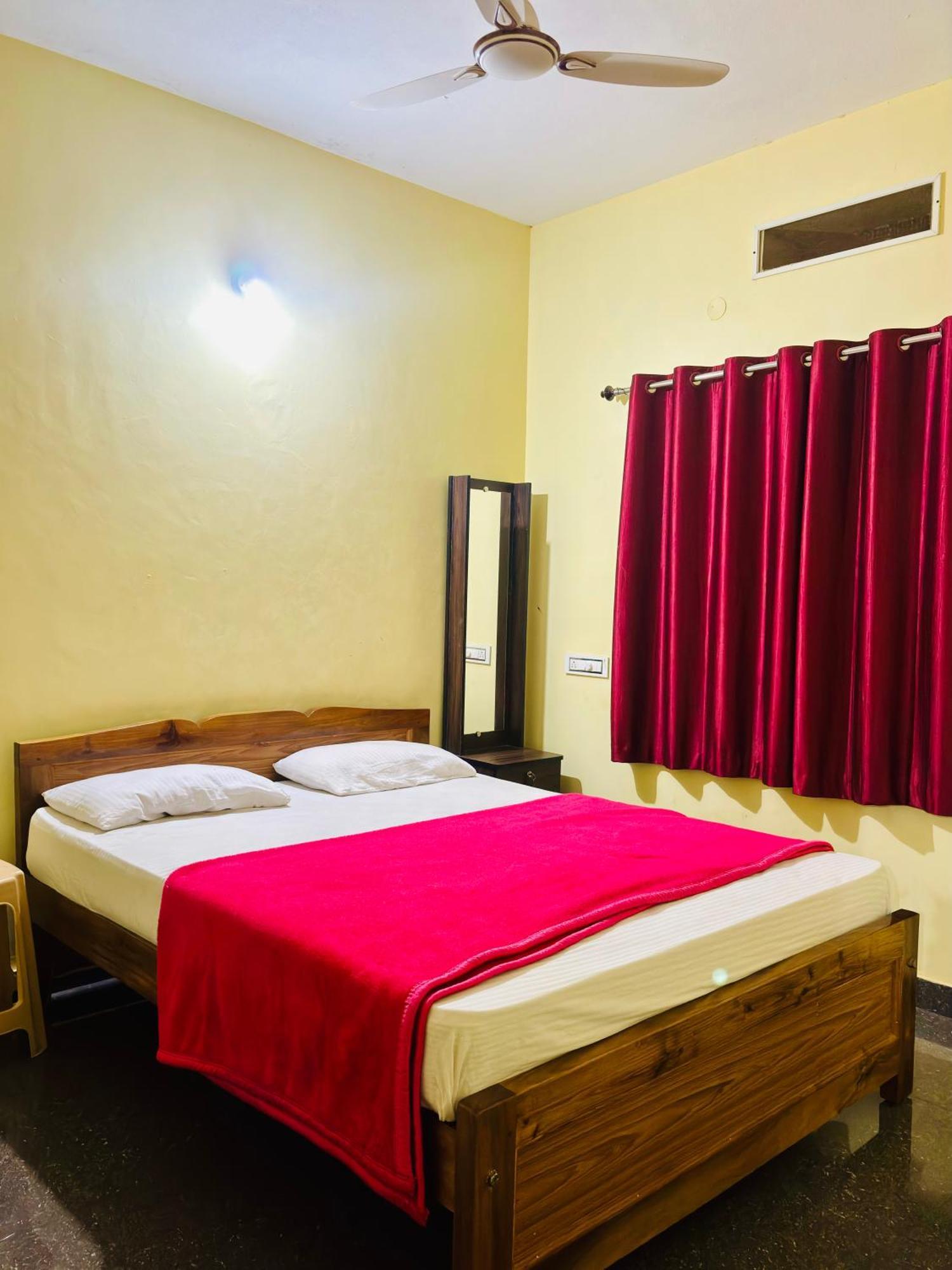 Mungaru Homestay, Talaguppa Sagar  Buitenkant foto
